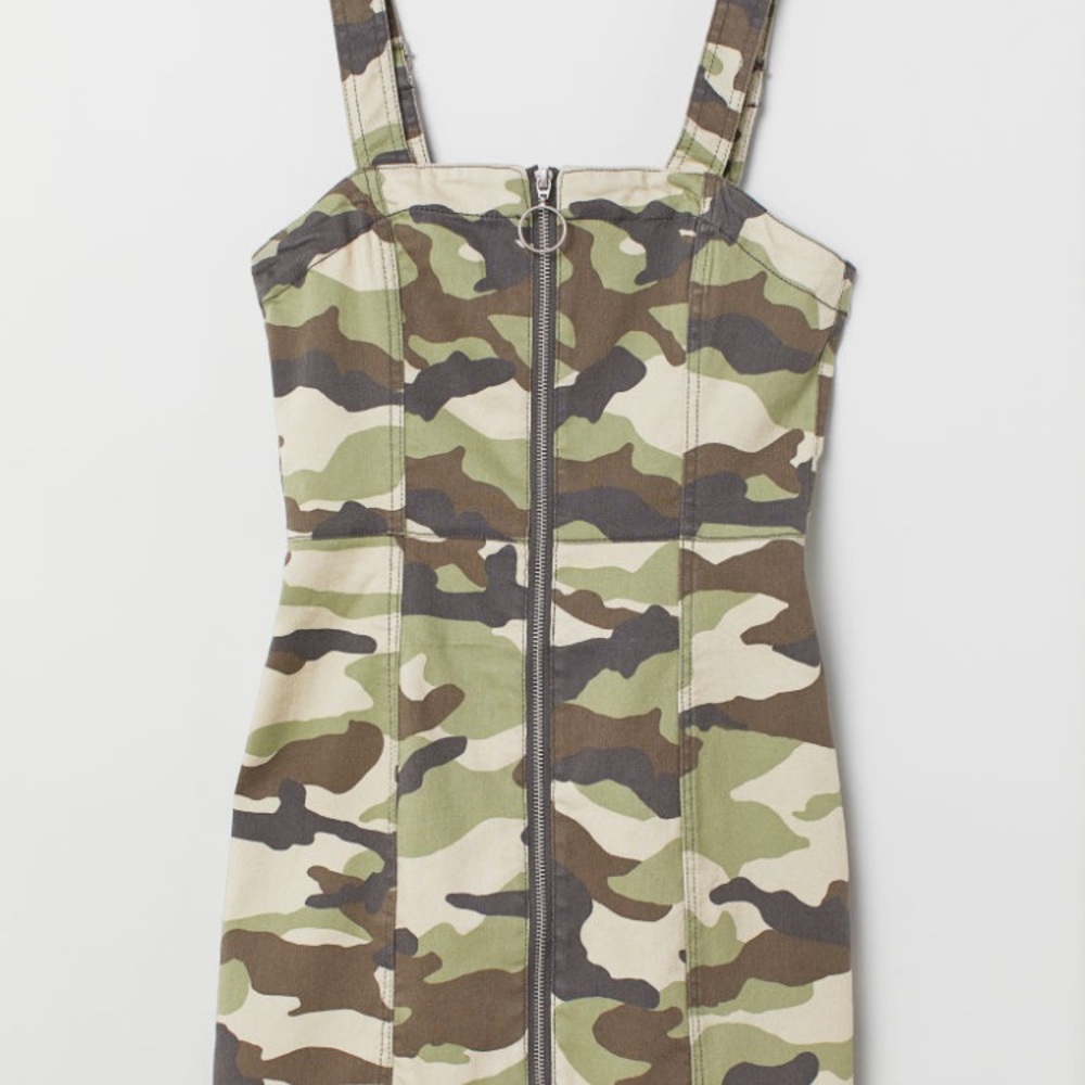 H&M camo zip up dress size 12